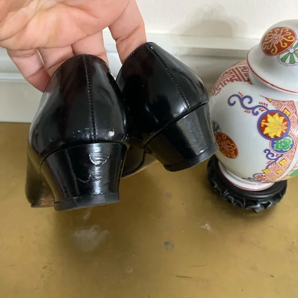 Salvatore Ferragamo with gold buckle  leather shoes - Picture 7 of 7